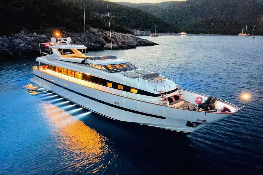 BoatPhoto.coverAlt