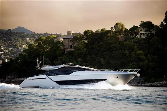 BoatPhoto.coverAlt