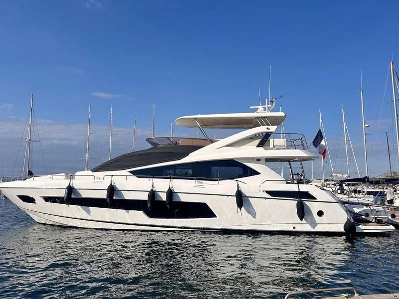 2015 SUNSEEKER 75 Yacht for sale in Marseille, France, photo 5 of 5
