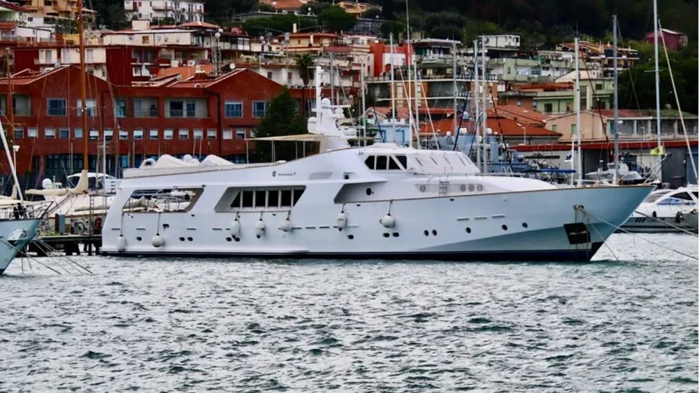 BoatPhoto.coverAlt