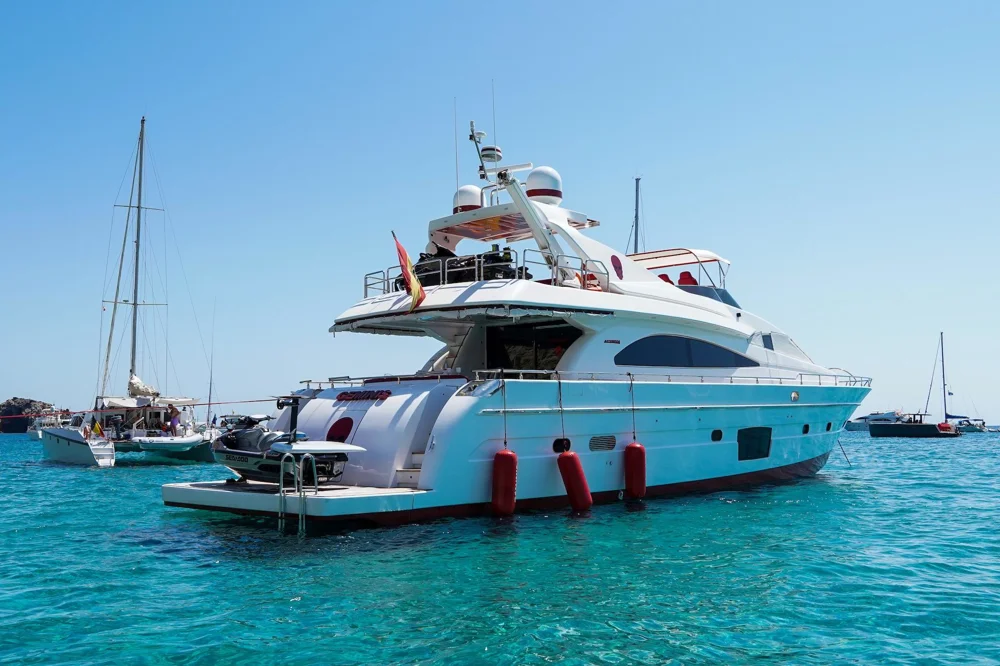 BoatPhoto.coverAlt