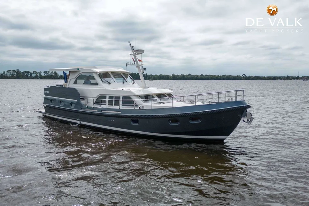 BoatPhoto.coverAlt