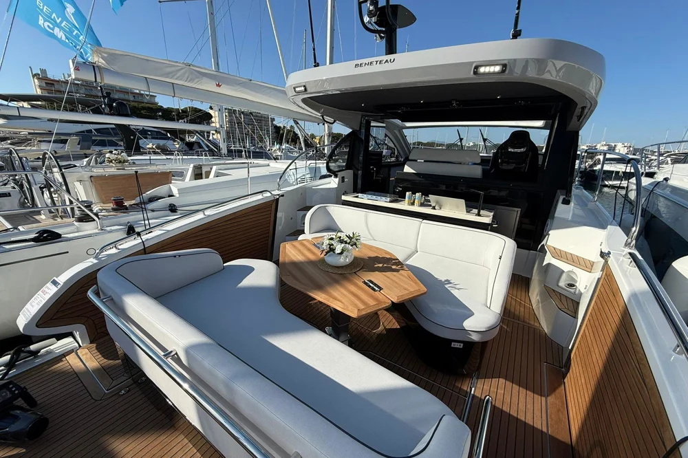 BoatPhoto.coverAlt