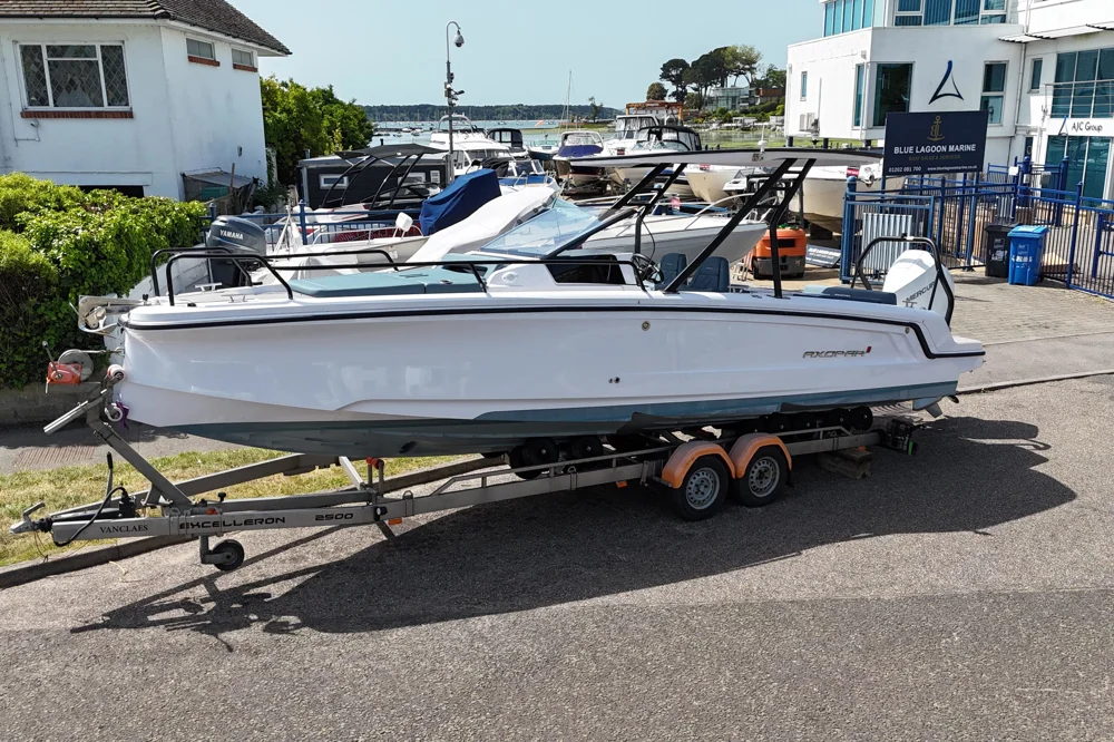 BoatPhoto.coverAlt