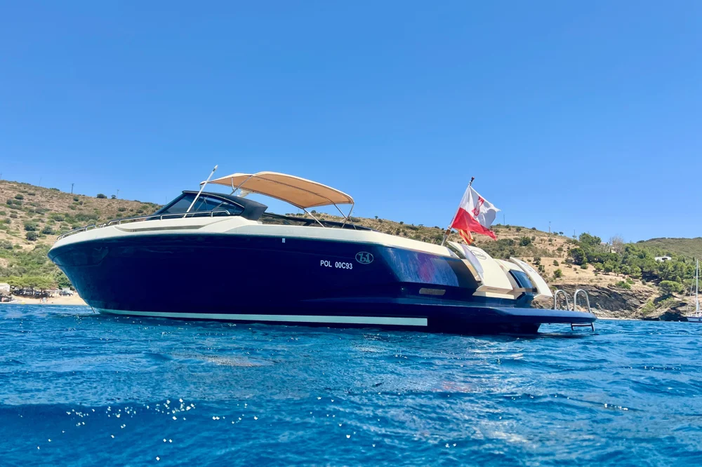 BoatPhoto.coverAlt