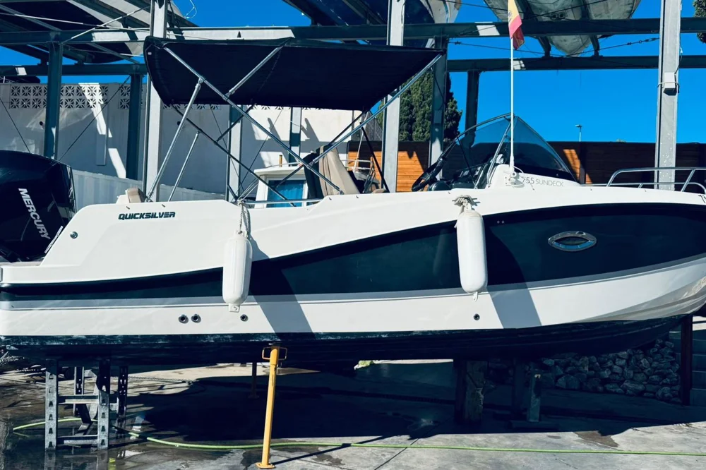 BoatPhoto.coverAlt