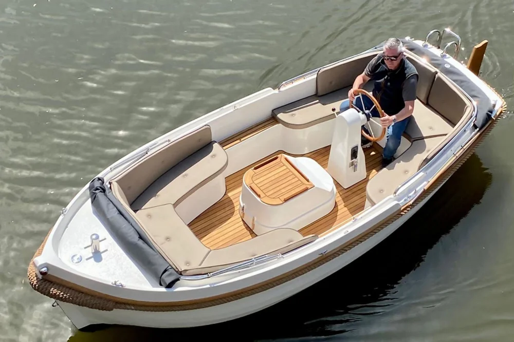 BoatPhoto.coverAlt