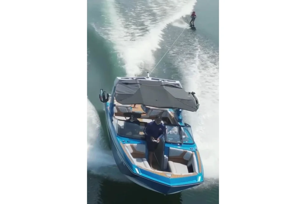 BoatPhoto.coverAlt