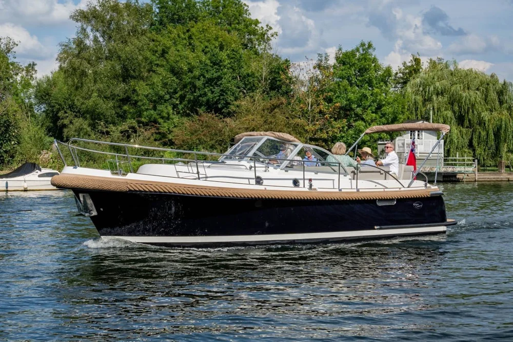 BoatPhoto.coverAlt