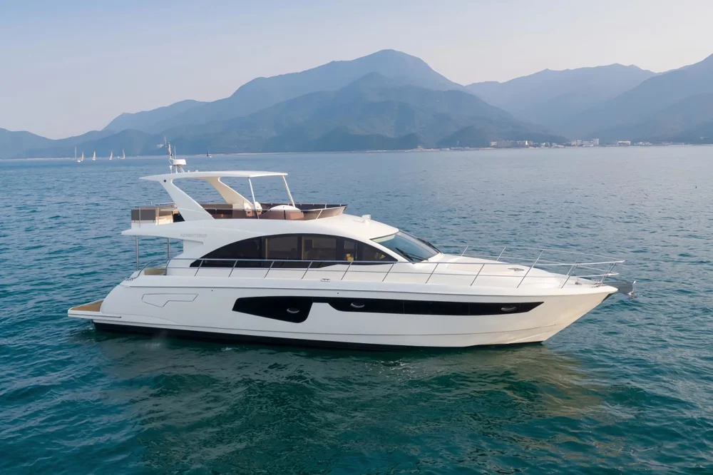 BoatPhoto.coverAlt