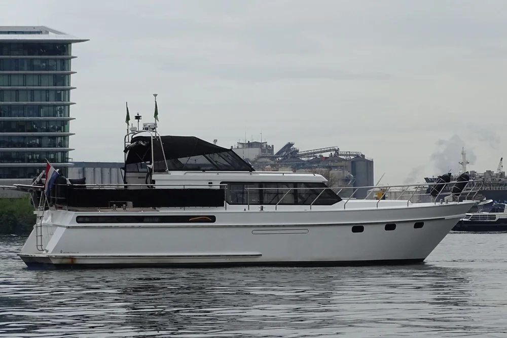 BoatPhoto.coverAlt