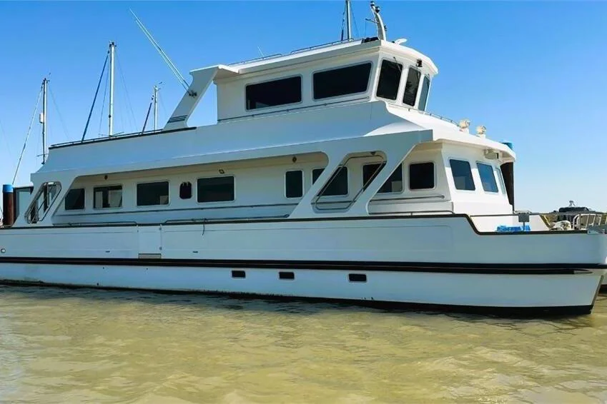 BoatPhoto.coverAlt