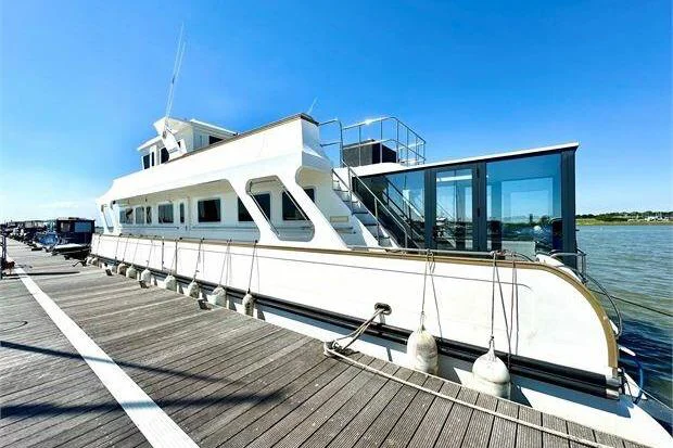 BoatPhoto.alt