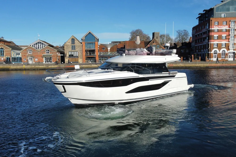 BoatPhoto.coverAlt