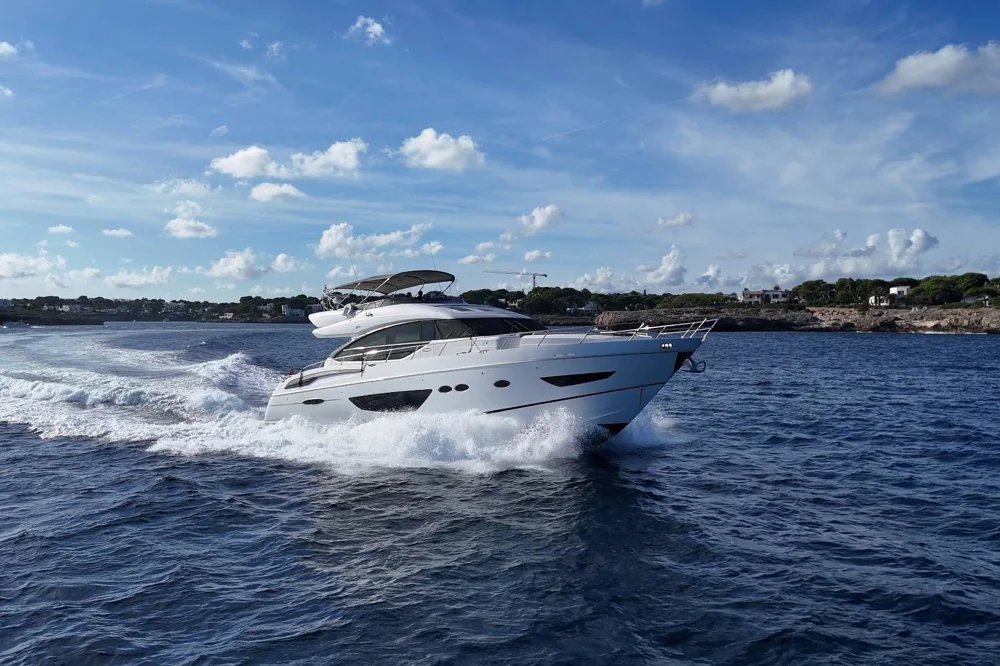 BoatPhoto.coverAlt