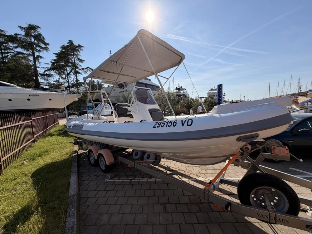 BoatPhoto.coverAlt