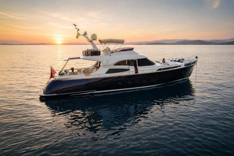 BoatPhoto.coverAlt