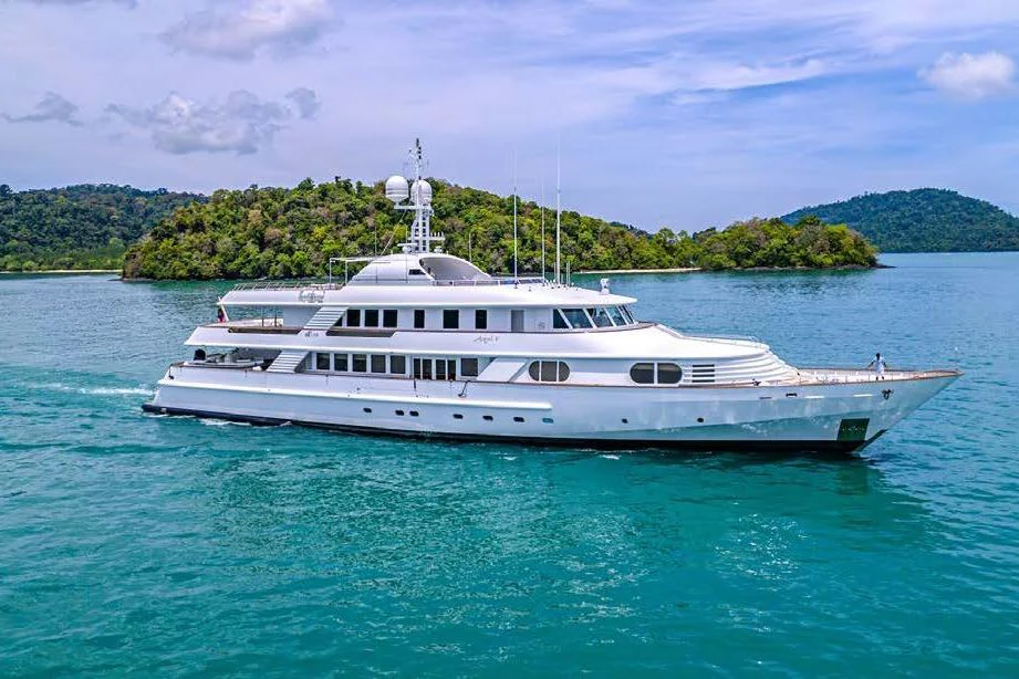 BoatPhoto.coverAlt