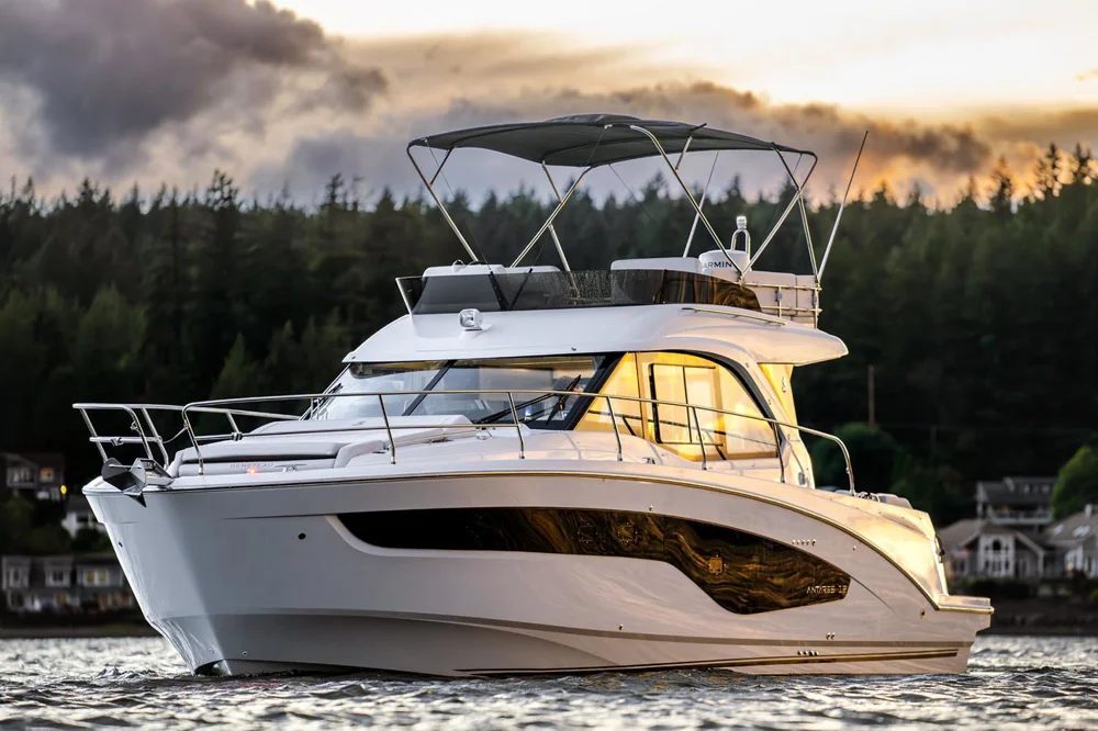 BoatPhoto.coverAlt