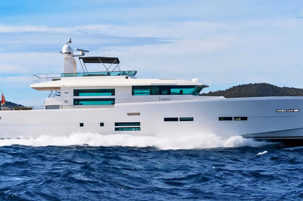 BoatPhoto.coverAlt