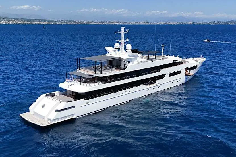 BoatPhoto.coverAlt