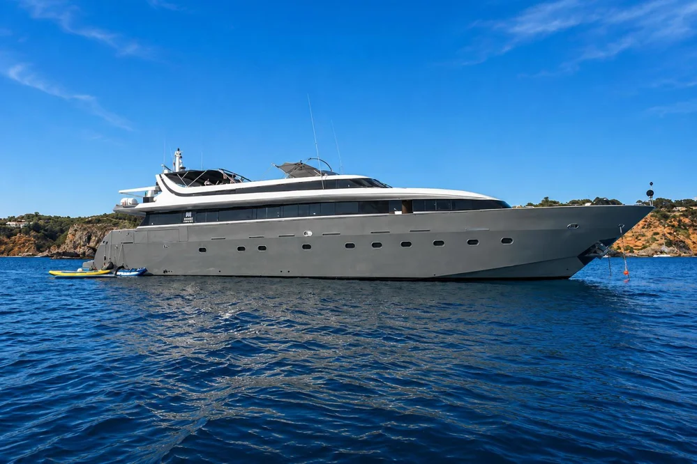 BoatPhoto.coverAlt