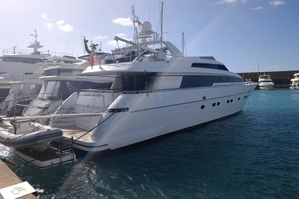 BoatPhoto.coverAlt