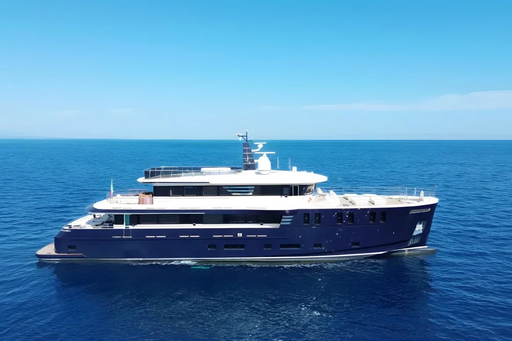 BoatPhoto.coverAlt