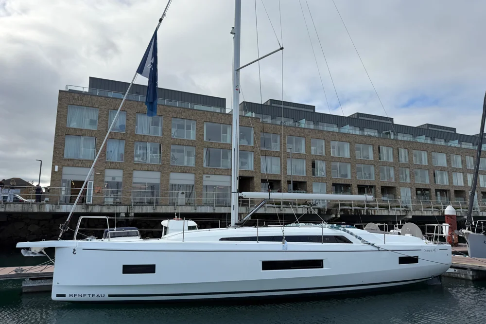BoatPhoto.coverAlt