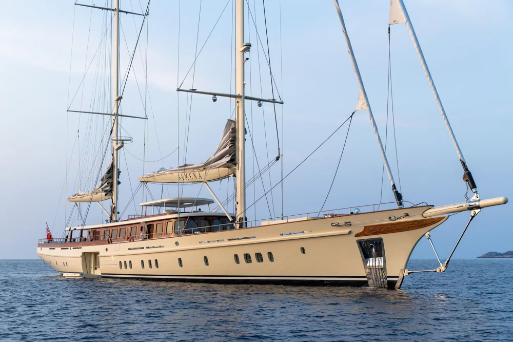 BoatPhoto.coverAlt