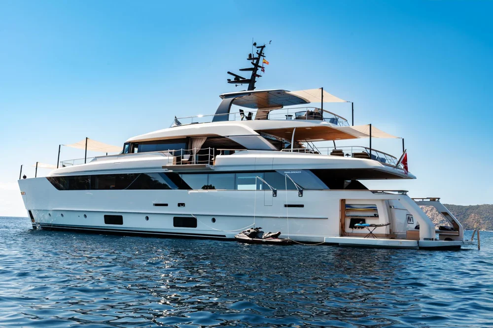 BoatPhoto.coverAlt