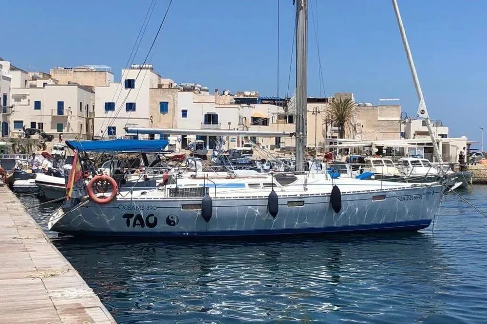 BoatPhoto.coverAlt