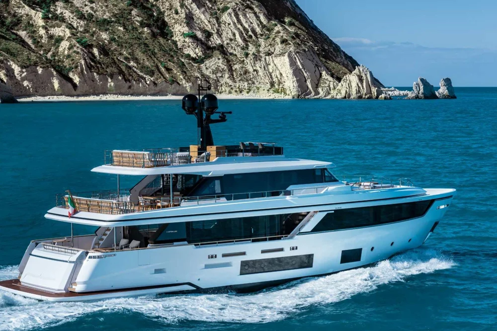 BoatPhoto.coverAlt