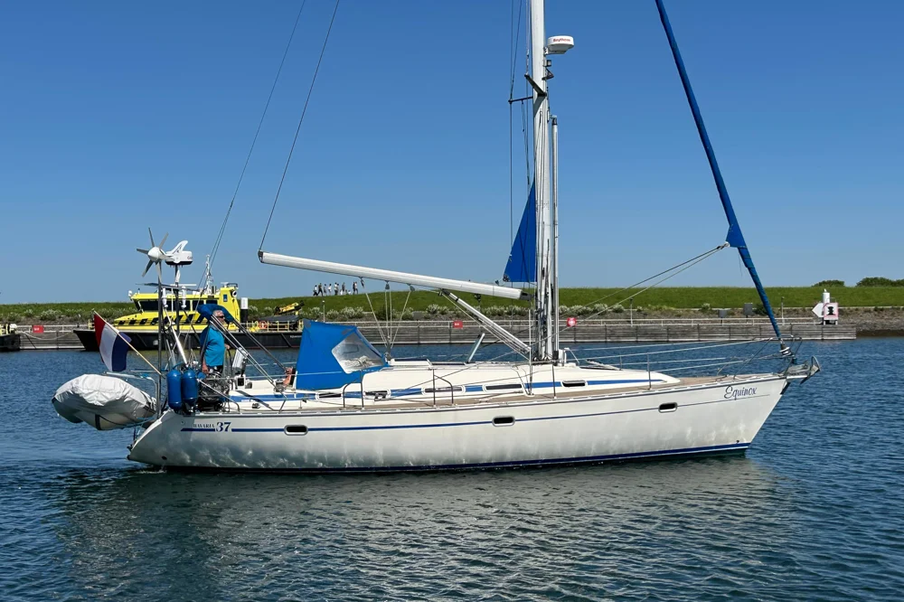 1995 Bavaria 37 for sale
