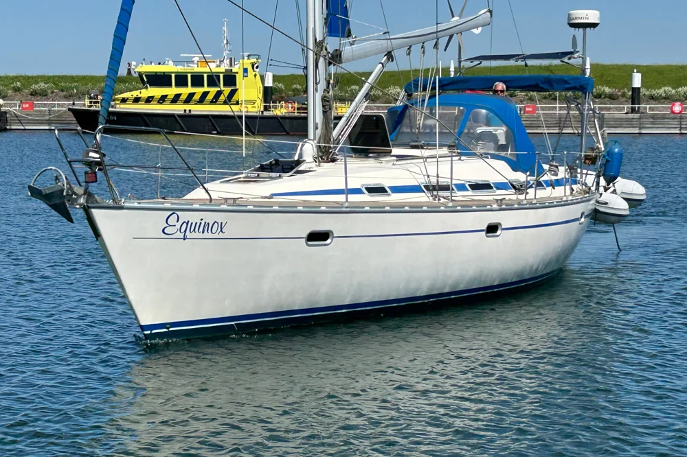 1995 Bavaria 37 for sale, photo 3 of 5