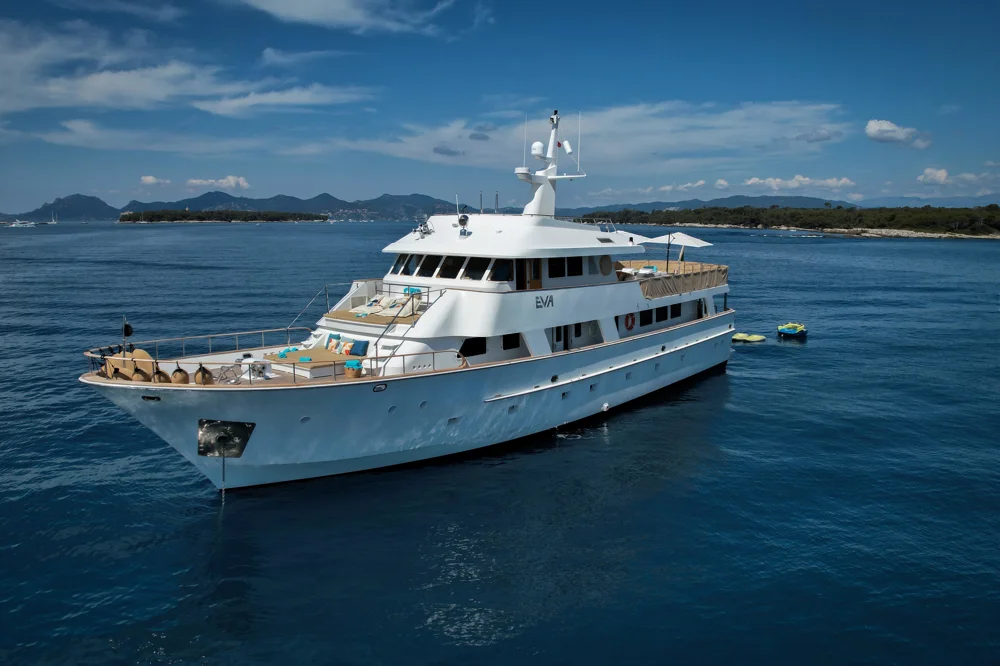 BoatPhoto.coverAlt
