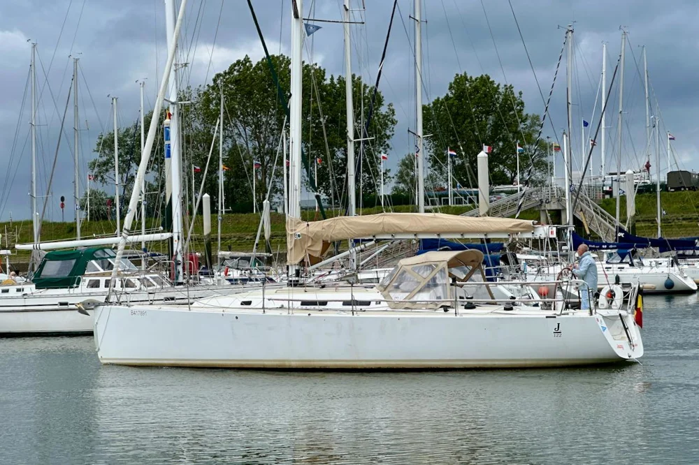BoatPhoto.coverAlt