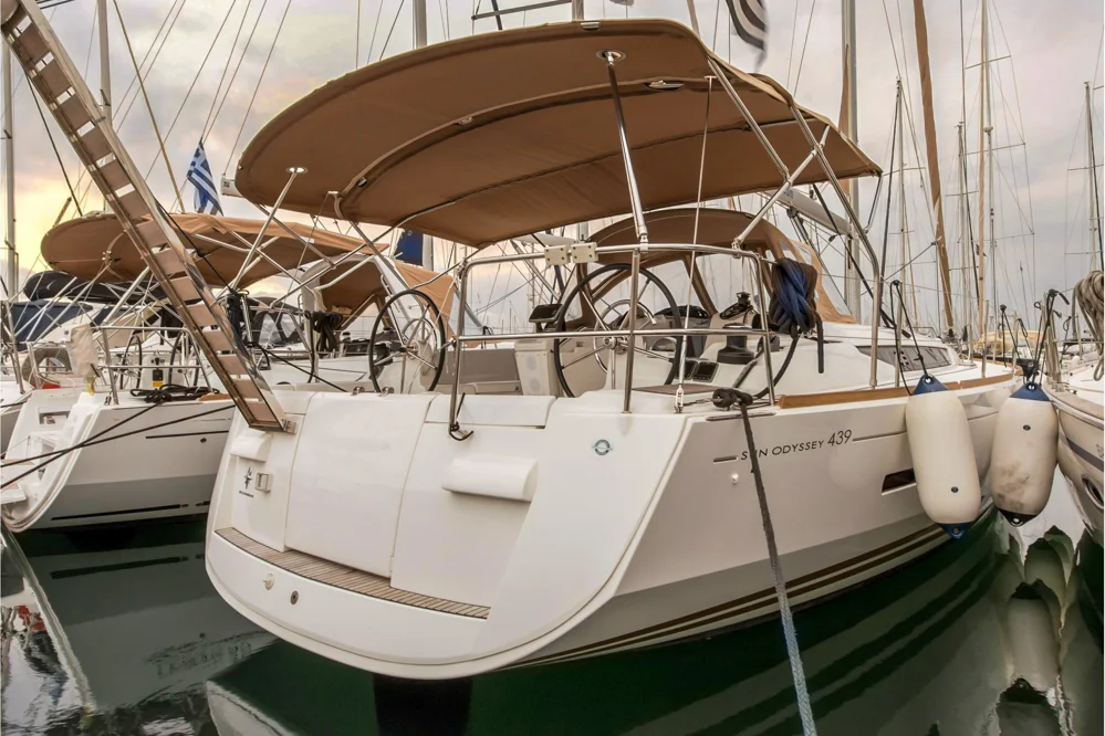 BoatPhoto.coverAlt
