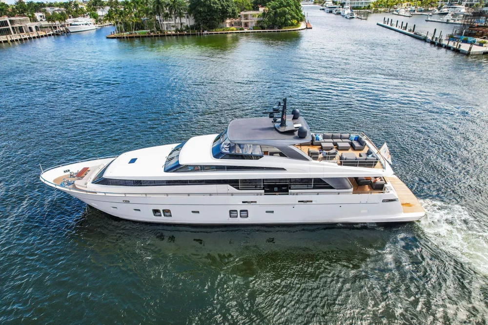 BoatPhoto.coverAlt