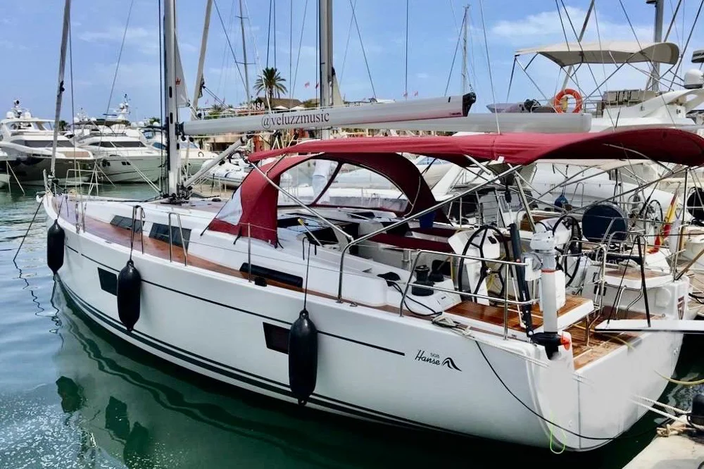 BoatPhoto.coverAlt