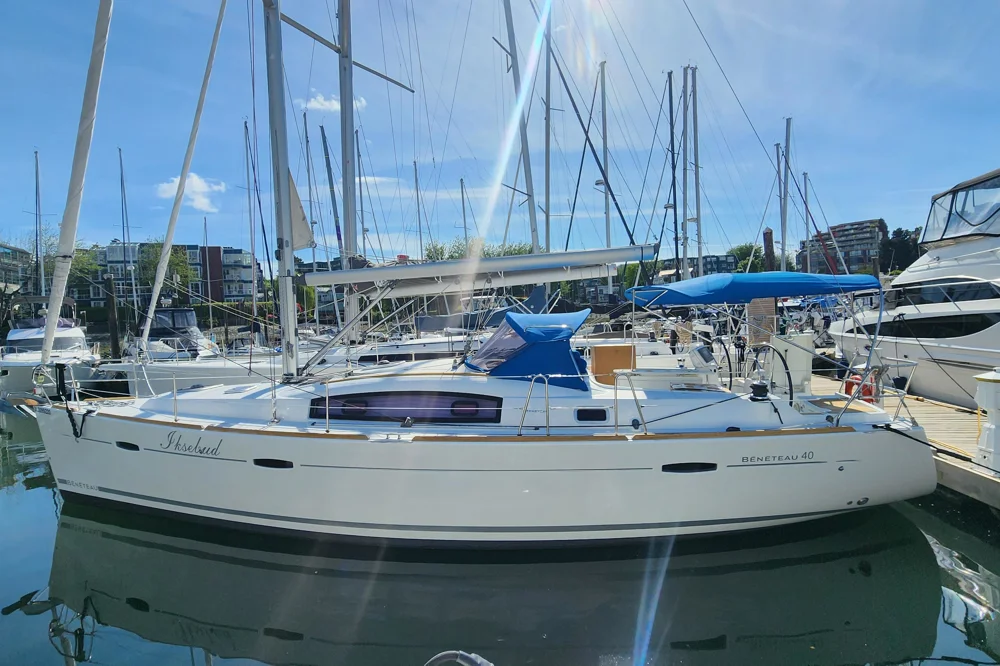 BoatPhoto.coverAlt