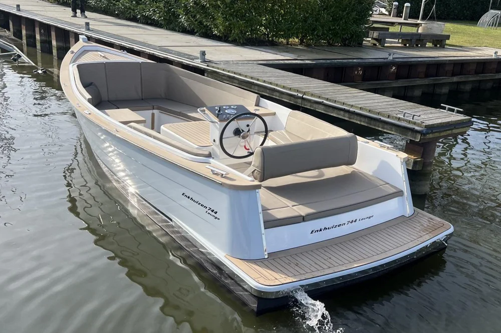 BoatPhoto.coverAlt