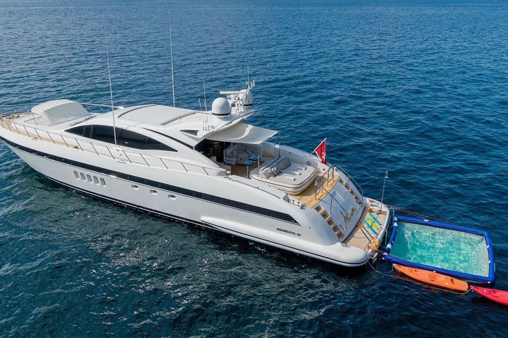 2008 Overmarine Mangusta 92 for sale in Pisa, Italy, photo 3 of 5