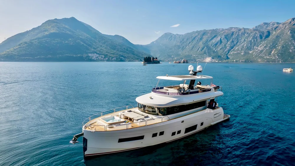 BoatPhoto.coverAlt
