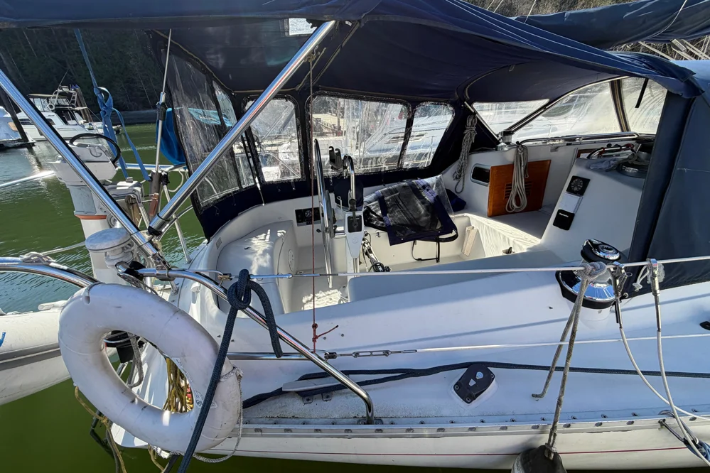 1988 CS 36 Merlin for sale in Sidney, Canada, photo 4 of 5