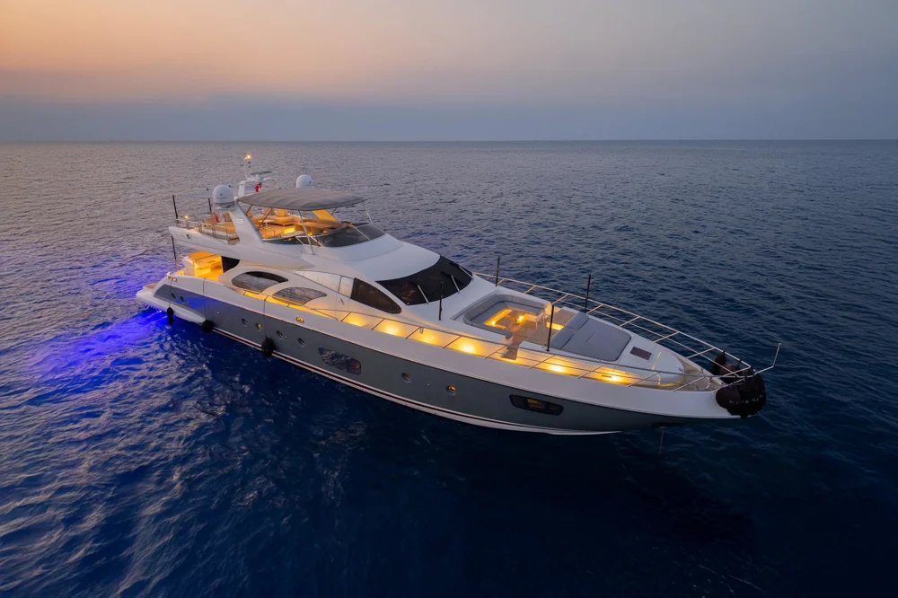BoatPhoto.coverAlt