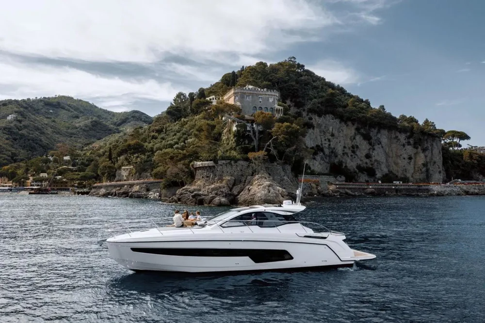 2024 Azimut Atlantis 45 for sale in Lower Swanwick, United Kingdom, photo 3 of 5
