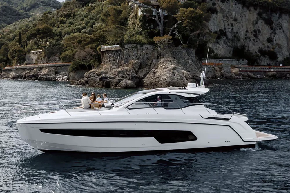 2024 Azimut Atlantis 45 for sale in Lower Swanwick, United Kingdom, photo 4 of 5