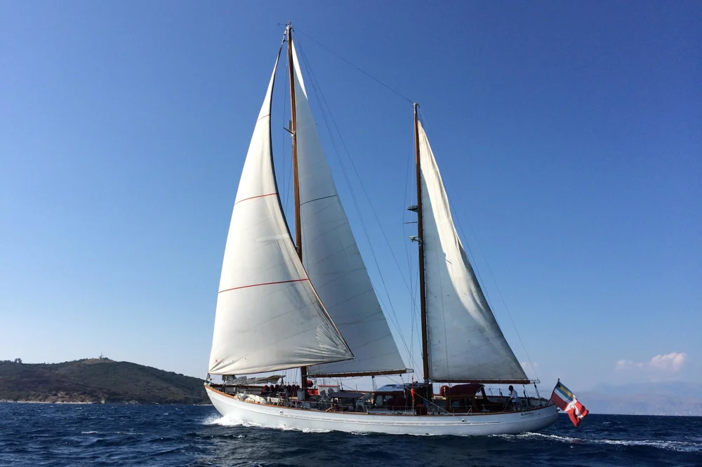 BoatPhoto.coverAlt