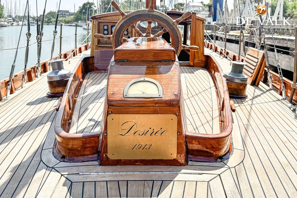 BoatPhoto.coverAlt